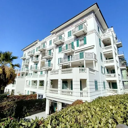 Palace Britannique Love And Magic In Bordighera Exterior photo